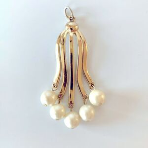 Sarah Coventry Gold Dangle Pearl Necklace Pendant